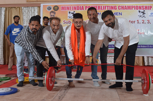 नेशनल पावर लिफ्टिंग चैम्पियनशिप का जोन अध्यक्ष अम्बर व पार्षद साहू ने किया उद्घाटन