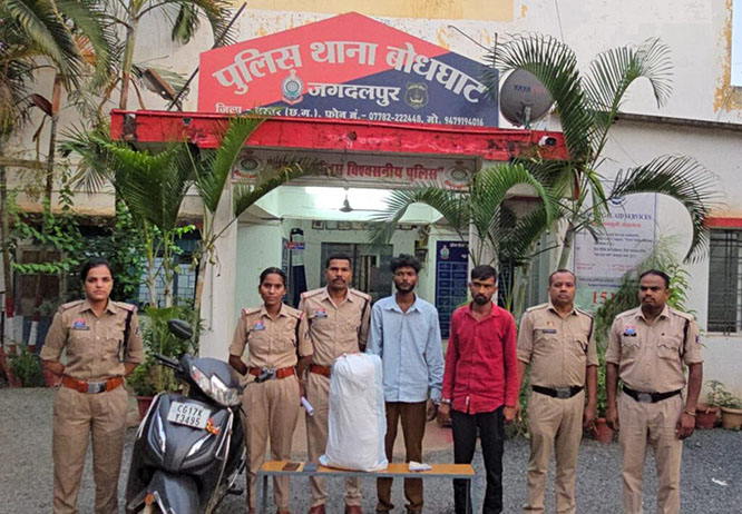 15.110 किलो अवैध गांजा के साथ स्कूटी सवार दो आरोपी गिरफ्तार