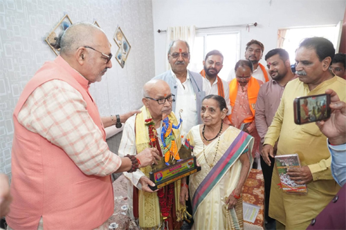 स्वच्छता अभियान जनभागीदारी से राष्ट्र निर्माण का सशक्त माध्यम है - गिरिराज सिंह