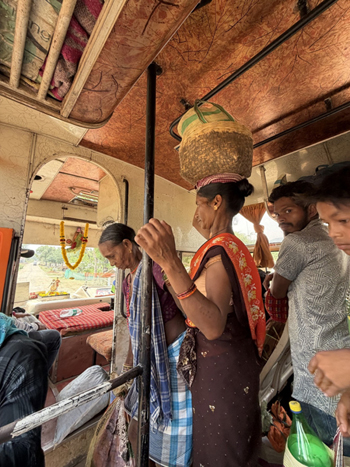 मुख्यमंत्री ग्रामीण बस सेवा ने बदली ग्रामीण महिलाओं की तकदीर, अब खुद तय कर रही हैं तरक्की का सफर