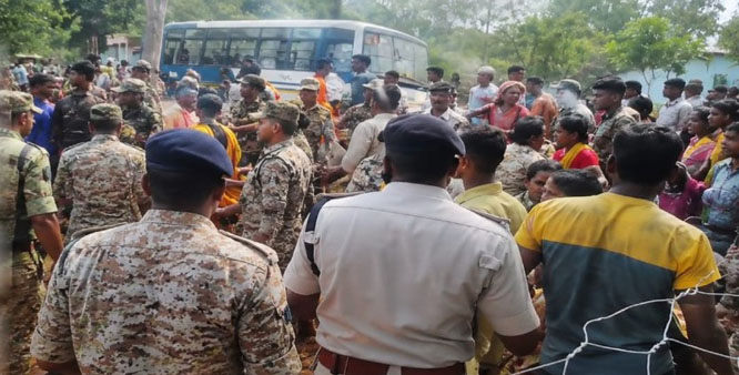 करपावंड में कब्जा दिलाने पहुंचे आरआई व जमीन मालिक के साथ ग्रामीणों ने मारपीट कर दी