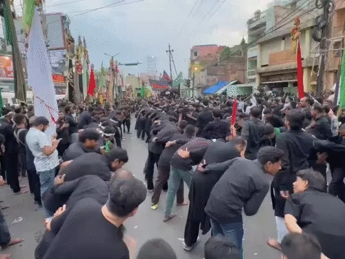 मुहर्रम पर निकला मातमी जुलूस