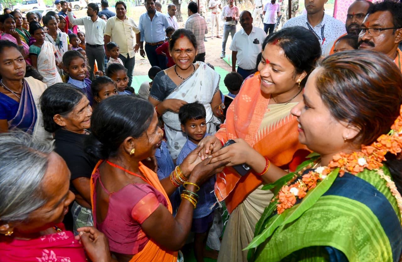 नवविकास की राह पर अग्रसर बस्तर :जगरगुण्डा पहुंचने वाली पहली महिला मंत्री बनी लक्ष्मी राजवाड़े