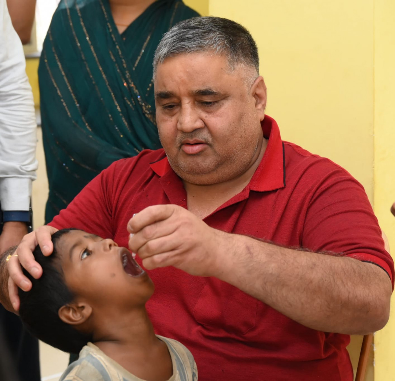 हर बच्चे तक पहुंचे पोलियो की सुरक्षा का कवच, मंत्री अग्रवाल ने पिलाई जीवनरक्षक खुराक