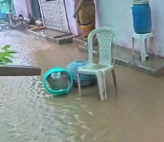 पहली ही बारिश में जलभराव से नगर पंचायत भोपालपट्टनम में जनजीवन प्रभावित 