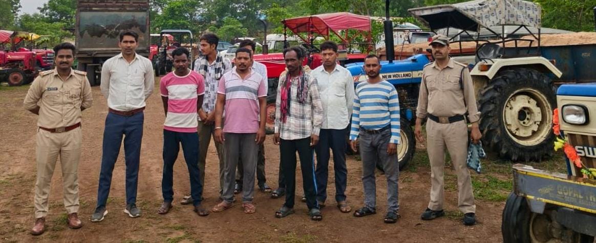 सारंगढ़-बिलाईगढ़ में खनिज माफियाओं पर बड़ा प्रहार, कलेक्टर के निर्देश पर 8 क्रेशर और 1 माइंस सील, 10 गाड़ियां जब्त
