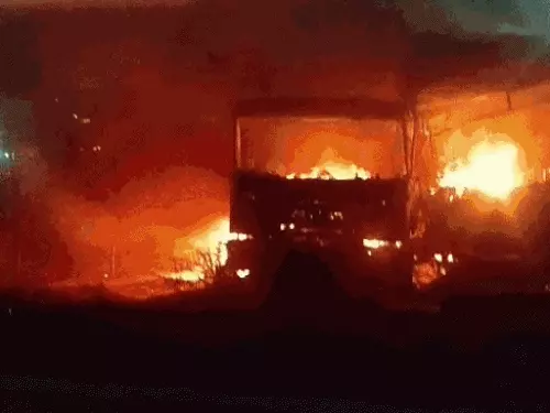 बस-ट्रेलर भिड़े, 8 की मौत