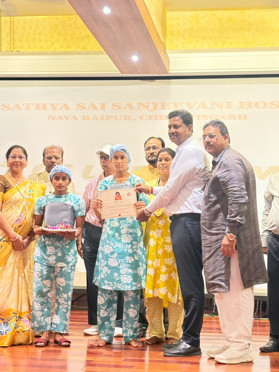 छत्तीसगढ़ प्रदेश शौण्डिक समाज ने श्री सत्य साईं संजीवनी हॉस्पिटल में किया वृक्षारोपण