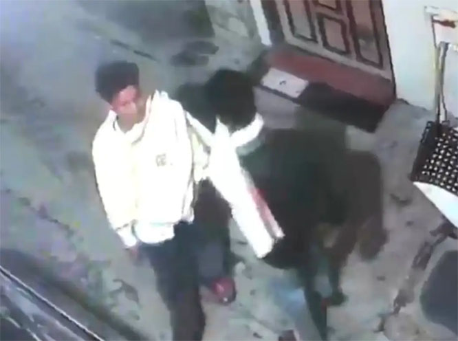 पुलिस थाना चारामा के पास एक रात में 5 दुकानों में चोरी हुई वारदात