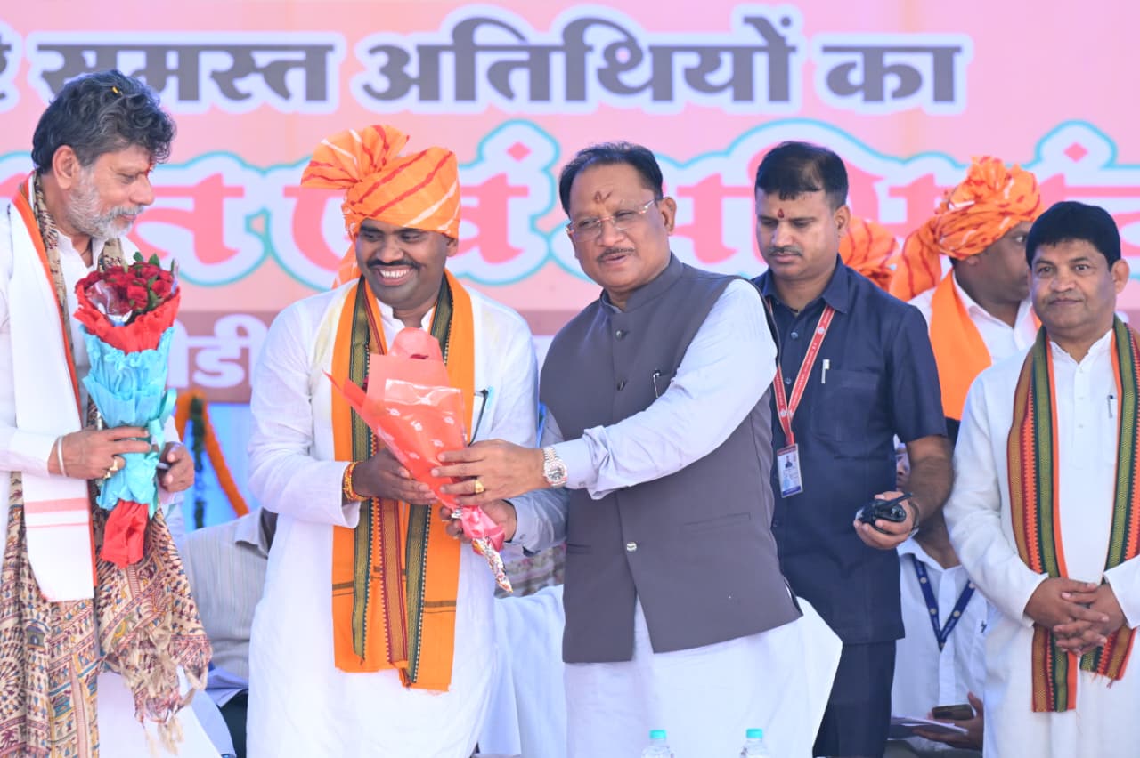 मुख्यमंत्री  विष्णुदेव साय ने बम्हनीडीह के विकास की नई यात्रा का किया शुभारंभ