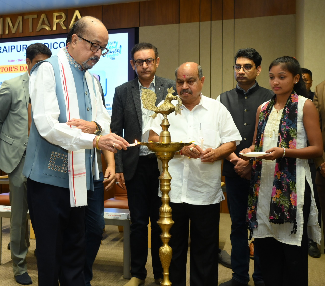 चिकित्सा में आधुनिक तकनीक के साथ मानवीय संवेदनाएं भी जरूरी है - राज्यपाल  डेका