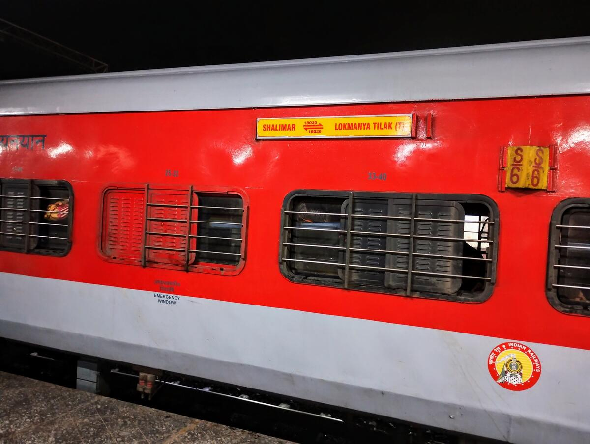 शालीमार-एलटीटी-शालीमार एक्सप्रेस में अतिरिक्त एसी-3 कोच की सुविधा
