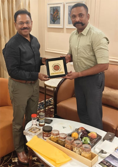 भारत सरकार के पर्यटन मंत्रालय के अतिरिक्त सचिव एवं महानिदेशक बिल्ला का रायपुर एयरपोर्ट पर हुआ आत्मीय स्वागत
