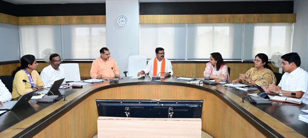   छत्तीसगढ़ में एआई (AI) तकनीक से होगा पीएमजीएसवाई सड़कों का निरीक्षण- उप मुख्यमंत्री विजय शर्मा का बड़ा फैसला