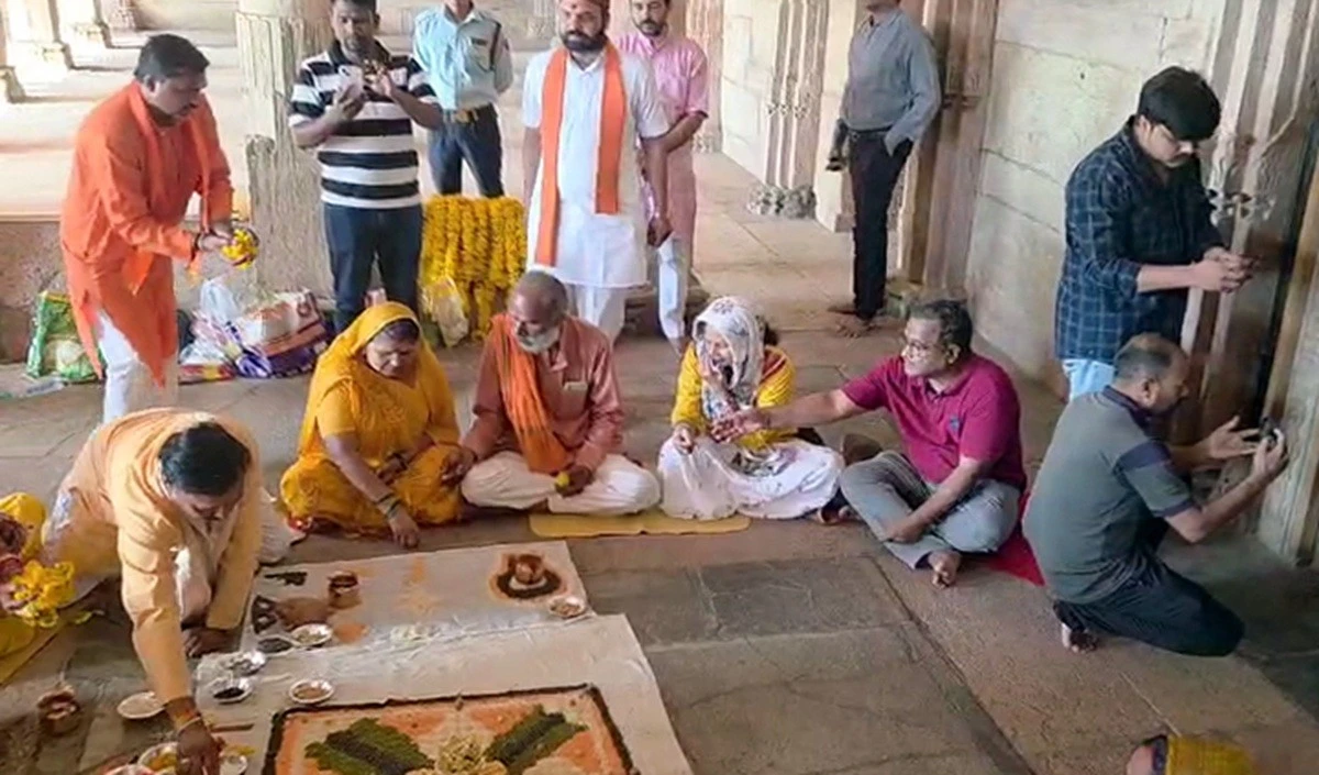 सुप्रीम कोर्ट का बड़ा आदेश, शुक्रवार की नमाज़ के लिए मुस्लिम पक्ष को मिलेगी खुली जगह