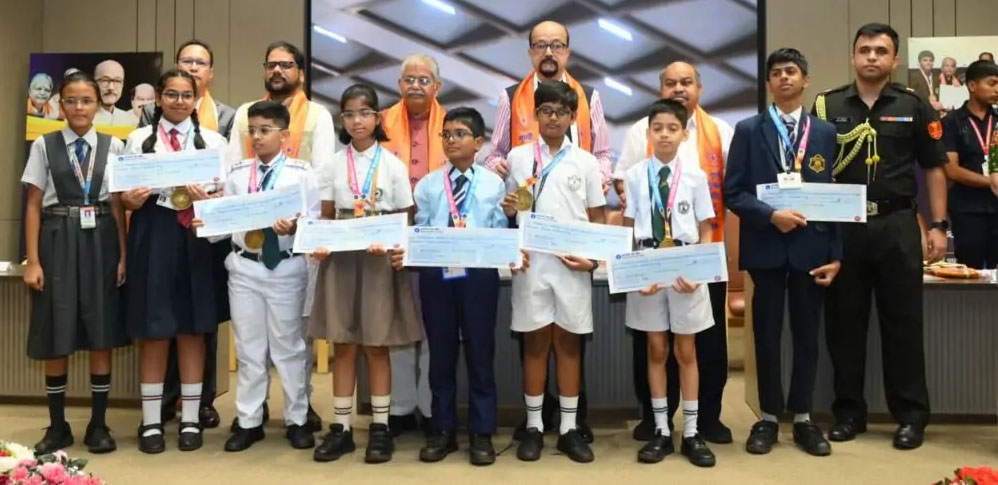 मोबाइल और डिजिटल एडिक्शन से बचें, मानव बुद्धि ही सर्वोच्च है: राज्यपाल डेका