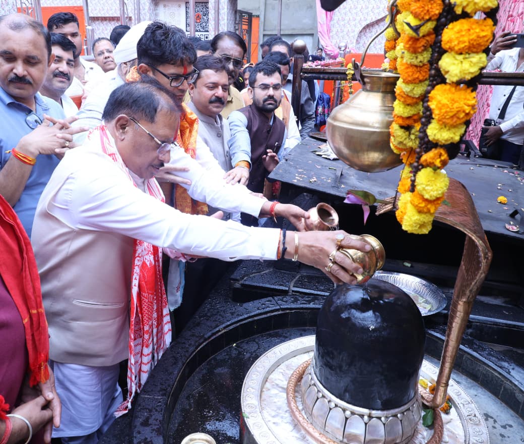 गुरु पूर्णिमा पर कोसमनारा पहुंचे मुख्यमंत्री  विष्णु देव साय, सत्यनारायण बाबा धाम में की पूजा-अर्चना