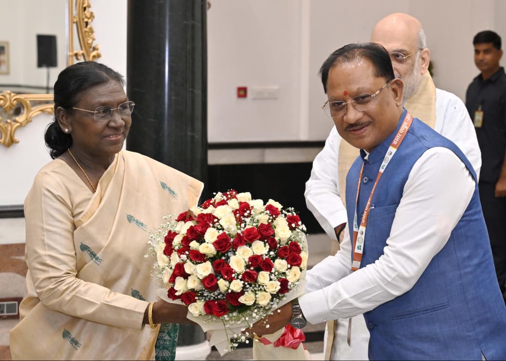 राष्ट्रपति भवन के विशेष अतिथि बने बस्तर के मांझी-चालकी, बस्तर पंडुम-2026 के विजेताओं और जनजातीय प्रतिनिधियों का हुआ विशेष सम्मान