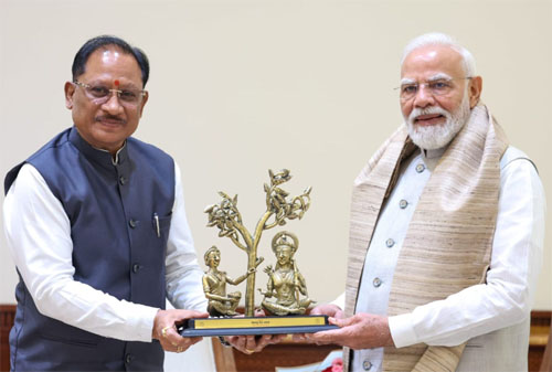 मुख्यमंत्री साय ने प्रधानमंत्री मोदी को वर्ष 2027 में रायपुर में प्रस्तावित लखपति दीदी सम्मेलन में शामिल होने का दिया आमंत्रण