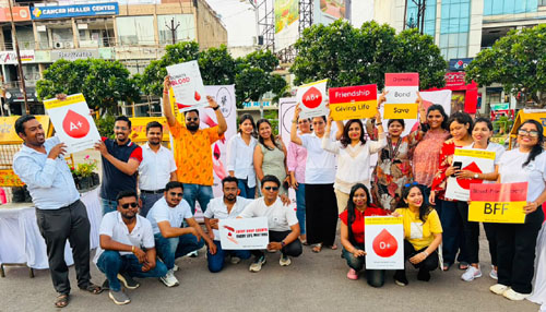 एक रक्तदान , दोस्ती के नाम ! 40 से अधिक लोगो ने रक्तदान करने दोस्ती की मिसाल पेश की