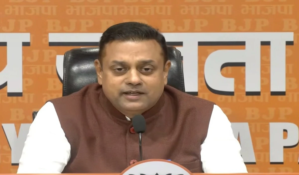बच्चों के कंधे पर बंदूक रखकर राजनीति कर रहे हैं राहुल-संबित पात्रा