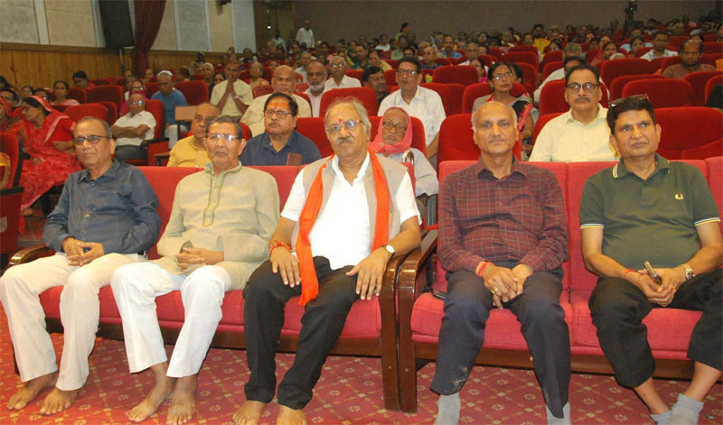 रामकथा सुनने से जन्म-जनमांतर की व्यथा दूर हो जाती है - संत श्री शंभूशरण लाटा महराज