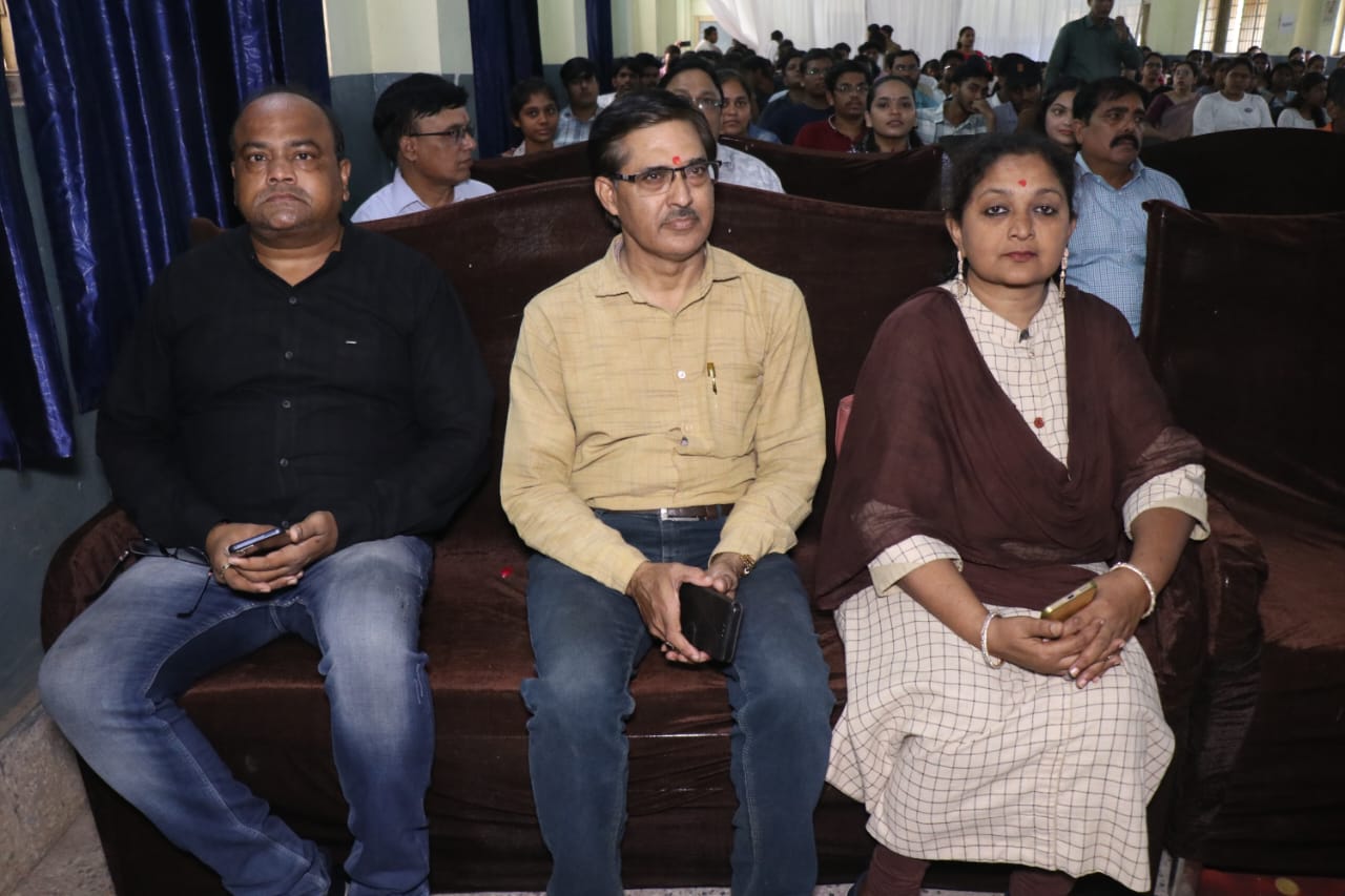 महंत कॉलेज में अभिव्यक्ति की आजादी एवं जेन-जी का भविष्य; विषय पर हुई चर्चा