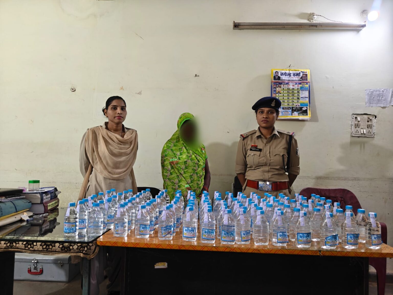 120 पौवा देशी शराब के साथ महिला गिरफ्तार