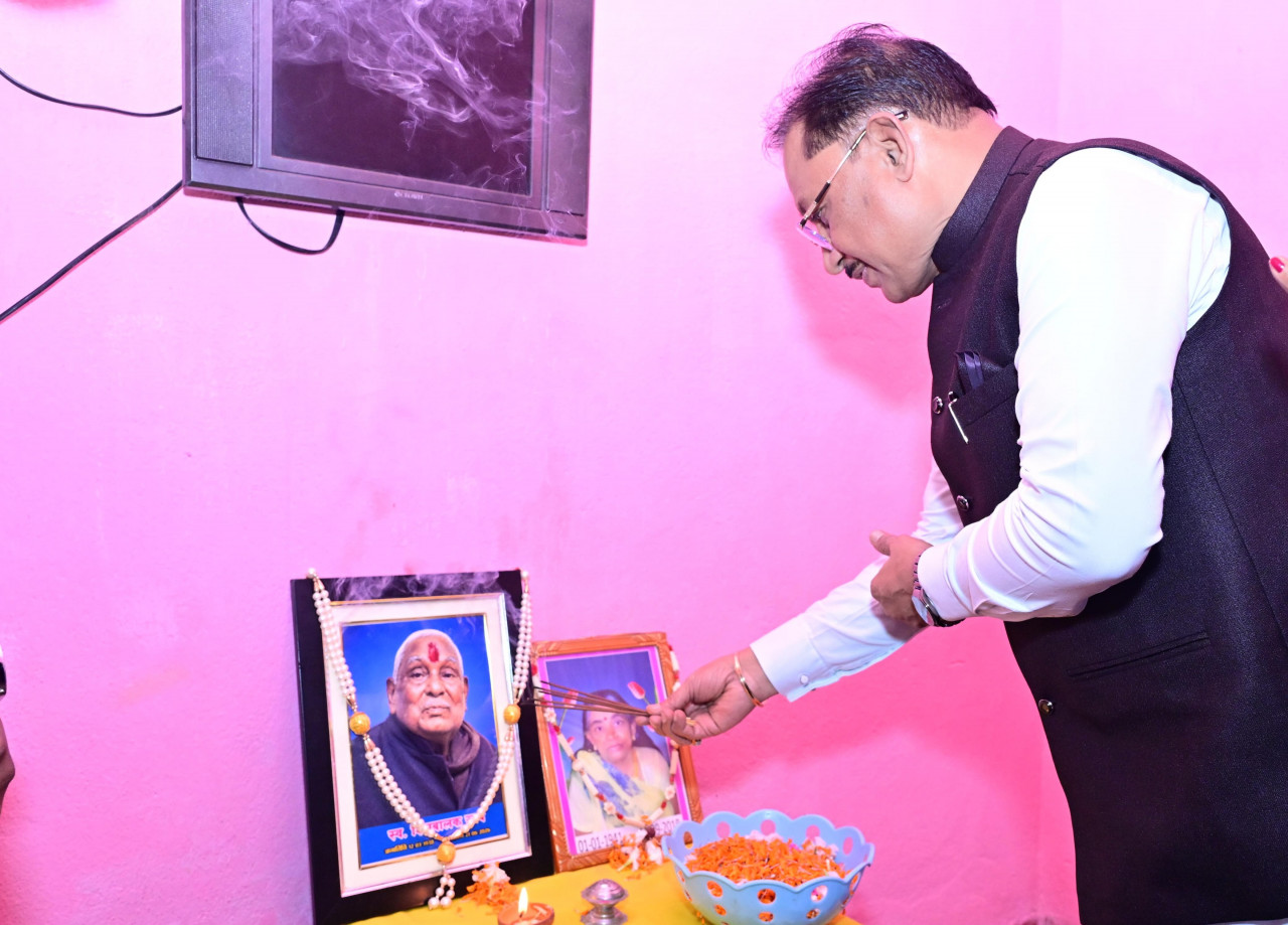 मुख्यमंत्री विष्णुदेव साय ने मीसाबंदी स्वर्गीय शिवबालक साव को दी श्रद्धांजलि