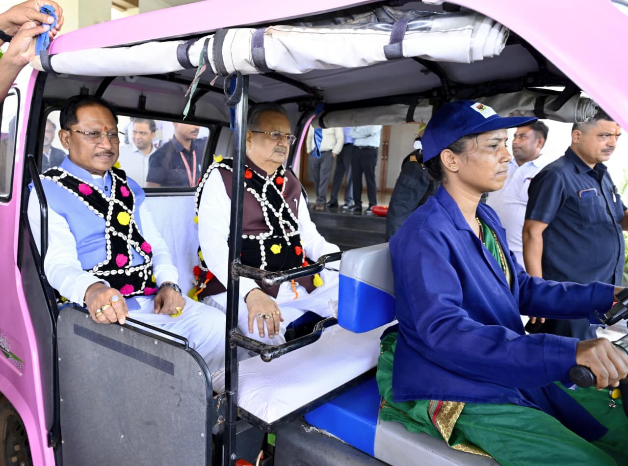 हरेली तिहार पर मुख्यमंत्री निवास में साकार हुई छत्तीसगढ़ की लोक संस्कृति, कृषि परंपरा और ग्रामीण जीवन की जीवंत झांकी