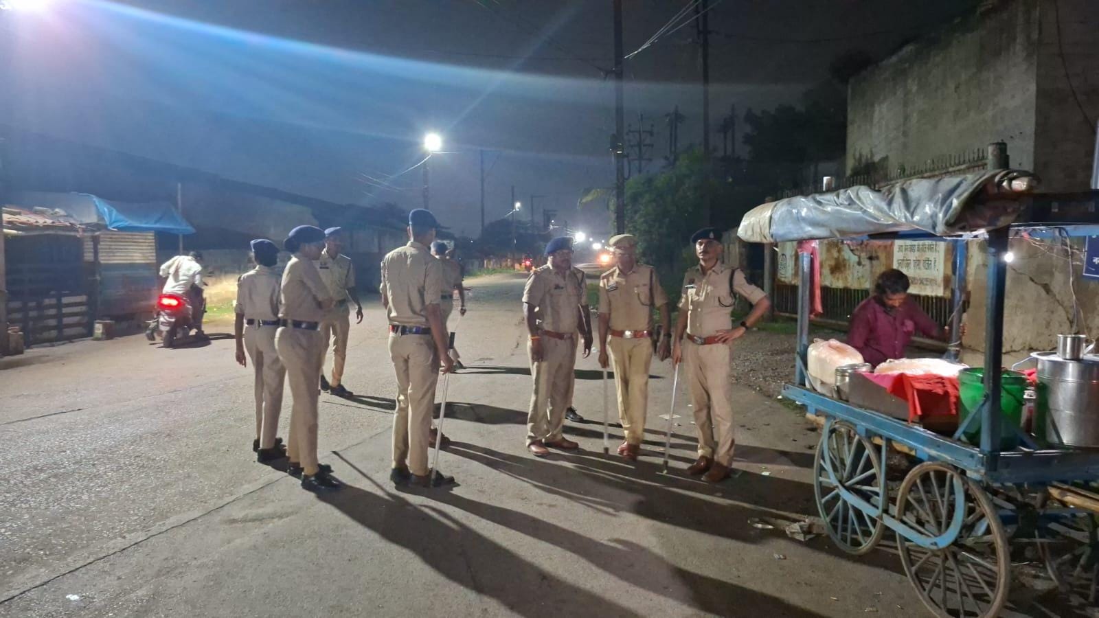 पश्चिम के समस्त थाना क्षेत्रों में अपराधियों व असामाजिक तत्वों के विरुद्ध सघन अभियान, 20 बदमाशो के विरुद्ध प्रतिबंधात्मक कार्रवाई