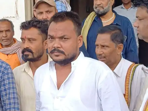कांग्रेस पार्षद के खिलाफ जोन कमिश्नर ने कराई एफआईआर