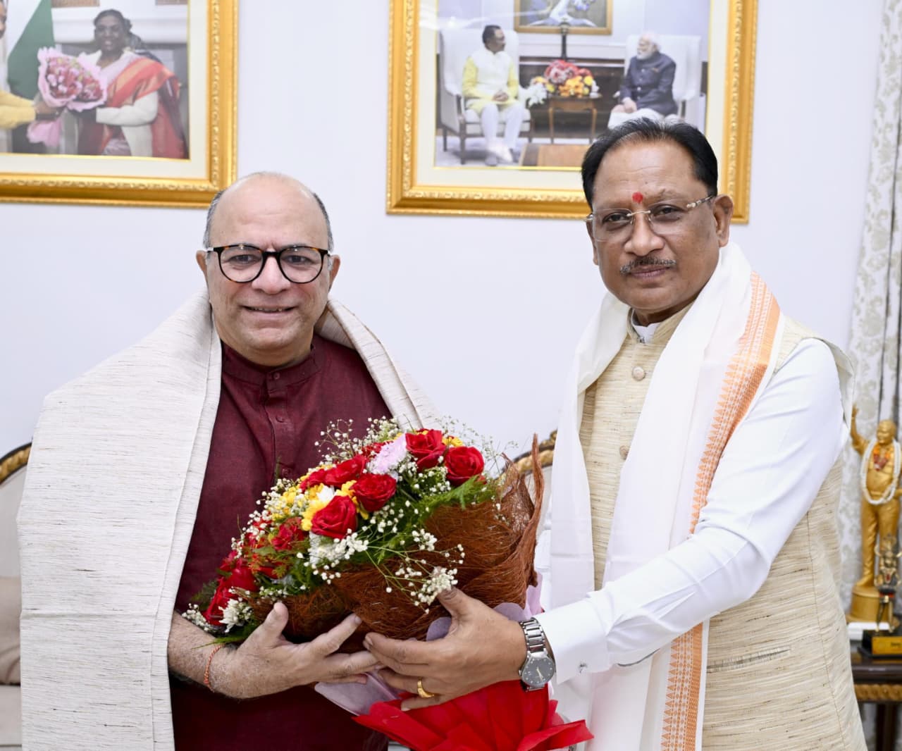 मुख्यमंत्री साय से निर्माता-निर्देशक डॉ. चंद्रप्रकाश द्विवेदी ने की सौजन्य मुलाकात