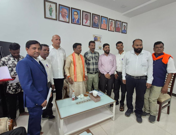 शिक्षक संघर्ष मोर्चा ने टीईटी, पुरानी पेंशन व पदोन्नति की मांग को लेकर बस्तर सांसद को सौंपा ज्ञापन