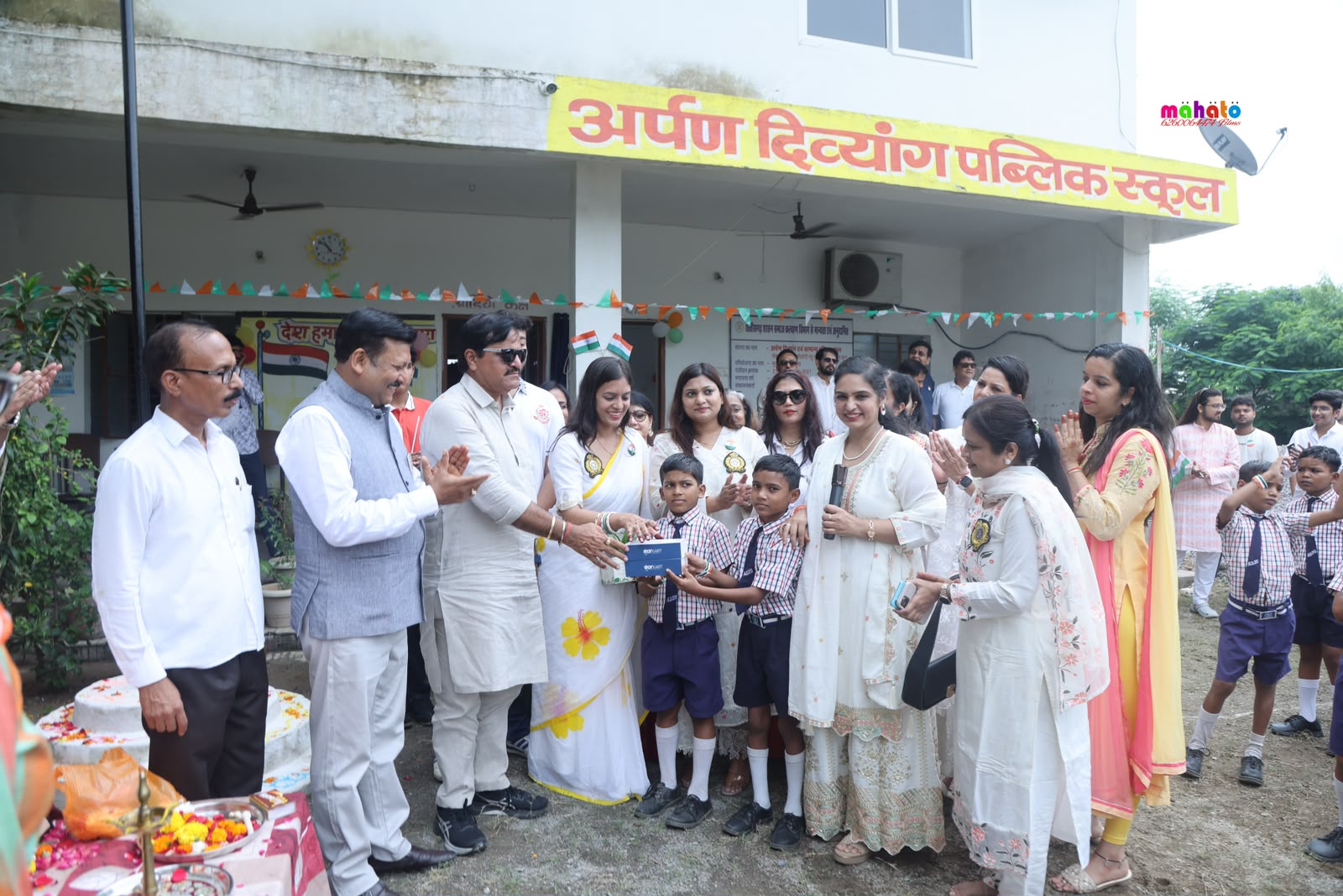 रोटरी एलिगेंस ने अर्पण दिव्यांग पब्लिक स्कूल के बच्चों को कान की मशीन न सुन सकने वाले बच्चों को दी