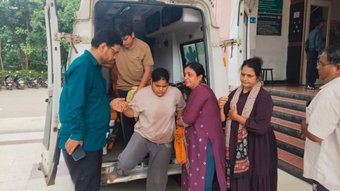 नागचंद्रेश्वर मंदिर के दर्शन के लिए उमड़ी भीड़,भगदड़़ जैसे हालात
