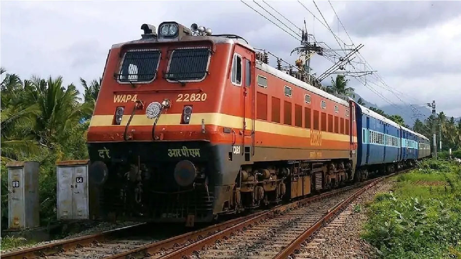 चक्रधरपुर मंडल में पाँचवीं लाइन के कमीशनिंग कार्य से रेल यातायात प्रभावित