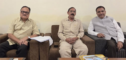 वक्फ बोर्ड अध्यक्ष डॉ. सलीम राज ने यूसीसी समिति सदस्यों से की सौजन्य मुलाकात