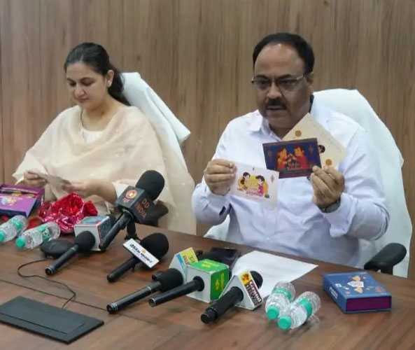 रक्षाबंधन पर डाक विभाग की अनूठी पहल: छत्तीसगढ़ डाक परिमंडल ने लॉन्च किया राखी स्पेशल गिफ्ट बॉक्स