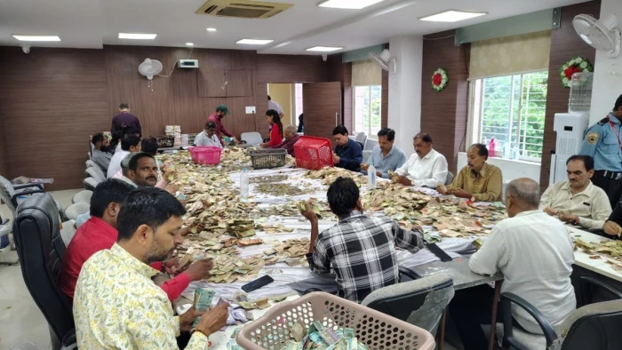 प्रसिद्ध खजराना गणेश मंदिर से निकला रिकॉर्ड दान