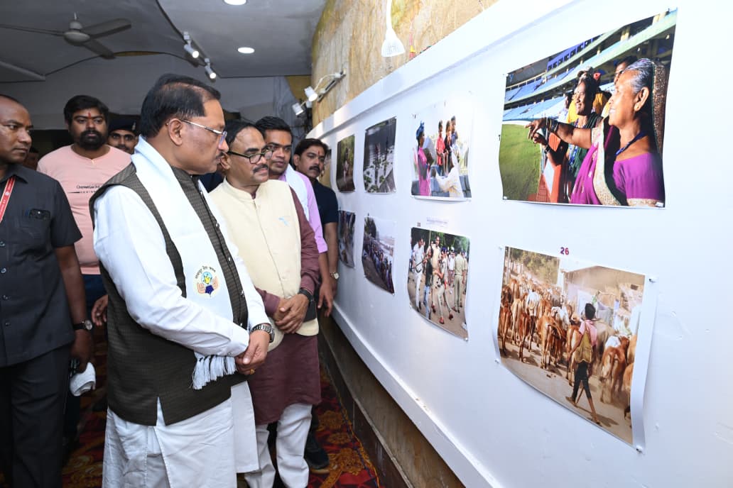 तस्वीरों ने ताजा कीं मुख्यमंत्री  विष्णुदेवसाय की पुरानी यादें: मुख्यमंत्री श्री विष्णुदेव साय ‘दृश्य संवाद 2026’ के समापन समारोह में हुए शामिल