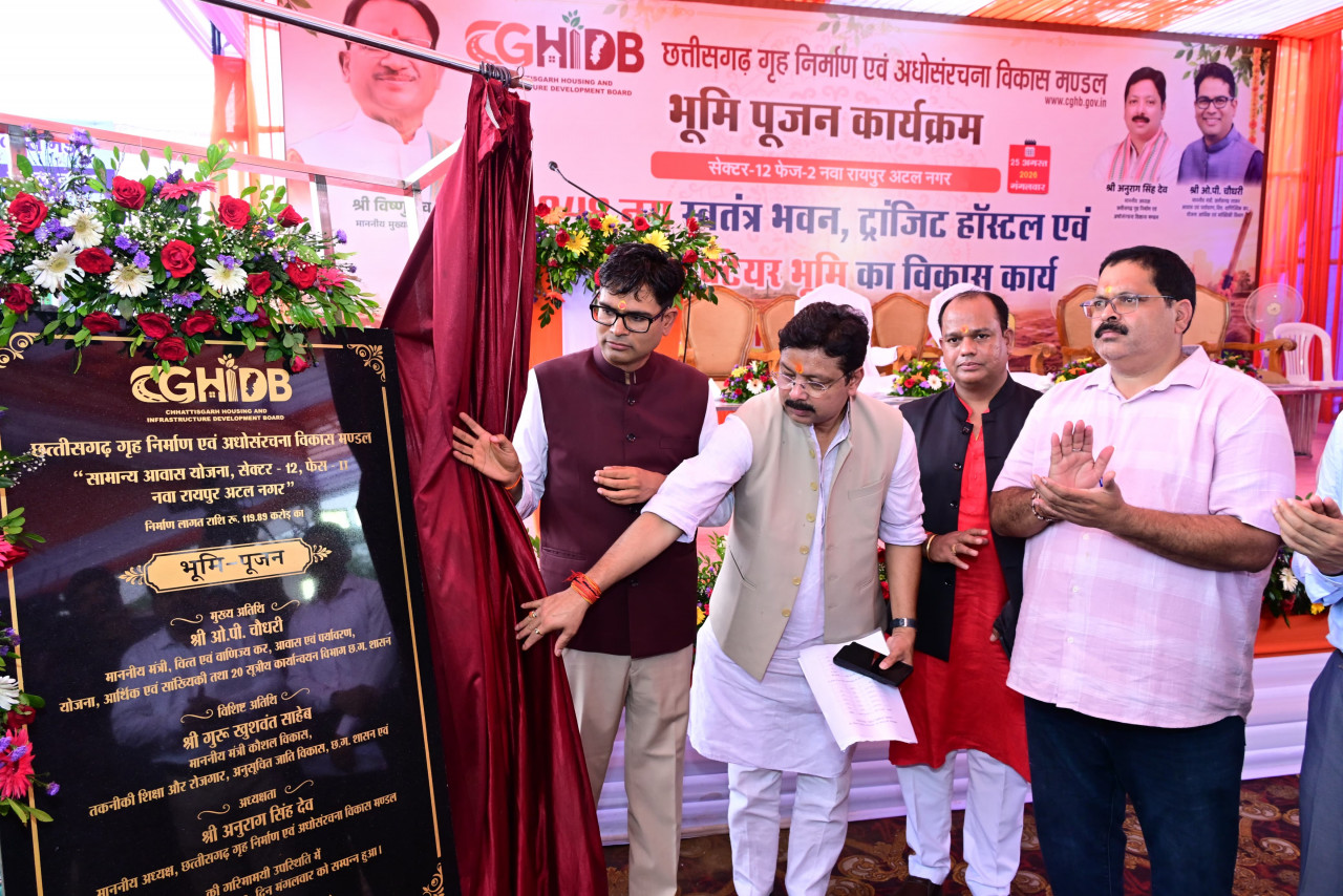 नवा रायपुर को देश की अग्रणी ग्रीनफील्ड सिटी के रूप में विकसित करने पर जोर : आवास एवं पर्यावरण मंत्री ओ.पी. चौधरी