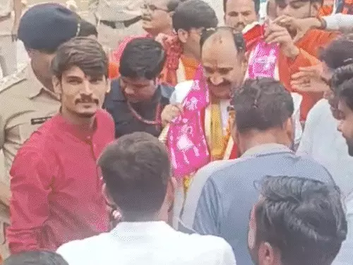 आस्था का महासैलाब..सीवन नदी से कुबेरेश्वरधाम तक हजारों कांवडि़ए शामिल