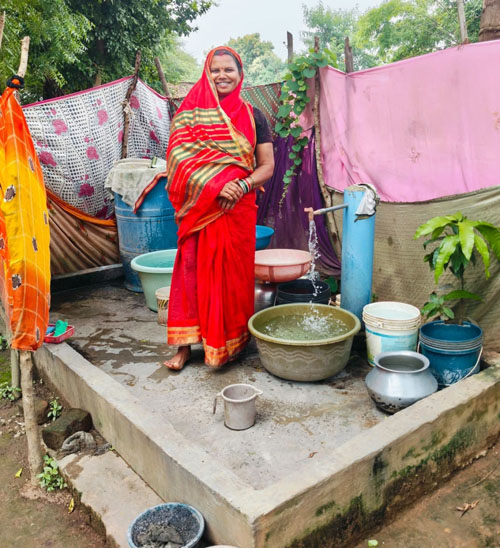घर में नल से पानी की सुविधा, महिलाएं बोलीं धन्यवाद विष्णु भैया 