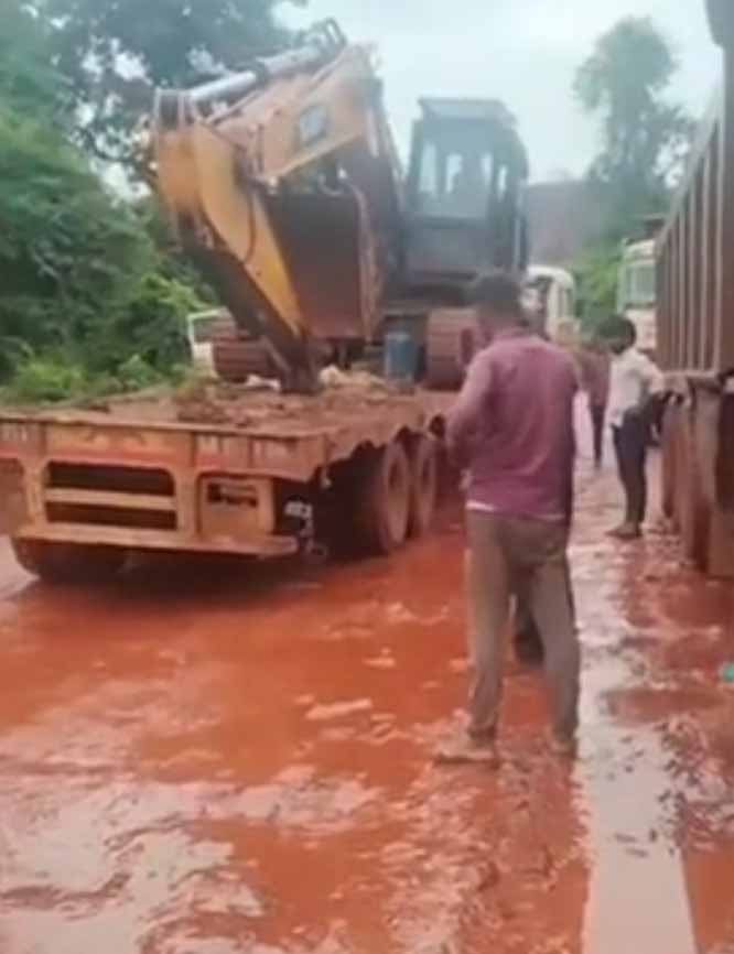 केशकुर से तोंगपाल के बीच एनएच-30 सड़क हुई बदहाल