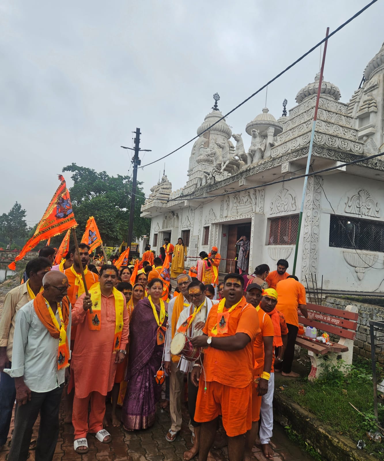छत्तीसगढ़ प्रदेश शौण्डिक समाज ने निकाली हीरापुर के छठघाट महादेव मंदिर से महादेवघाट तक भव्य कांवड़ यात्रा, किया जलाभिषेक