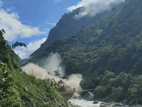 नेपाल में बाढ़ से 162 मौतें, 1000 लापता:इनमें 133 भारतीय भी शामिल