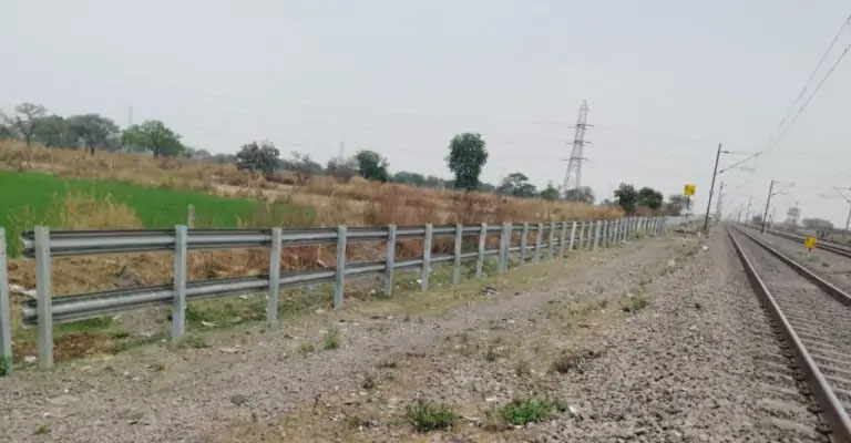रायपुर रेल मंडल में सेफ्टी फेंसिंग से रेल संरक्षा को मजबूती