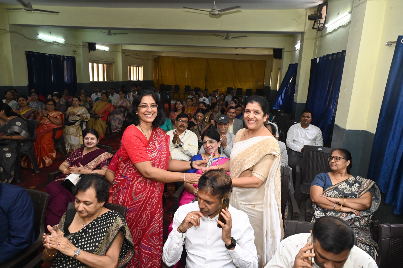 15 महाविद्यालय के 30 प्राध्यापकों को शिक्षा रत्न से किया गया सम्मानित  