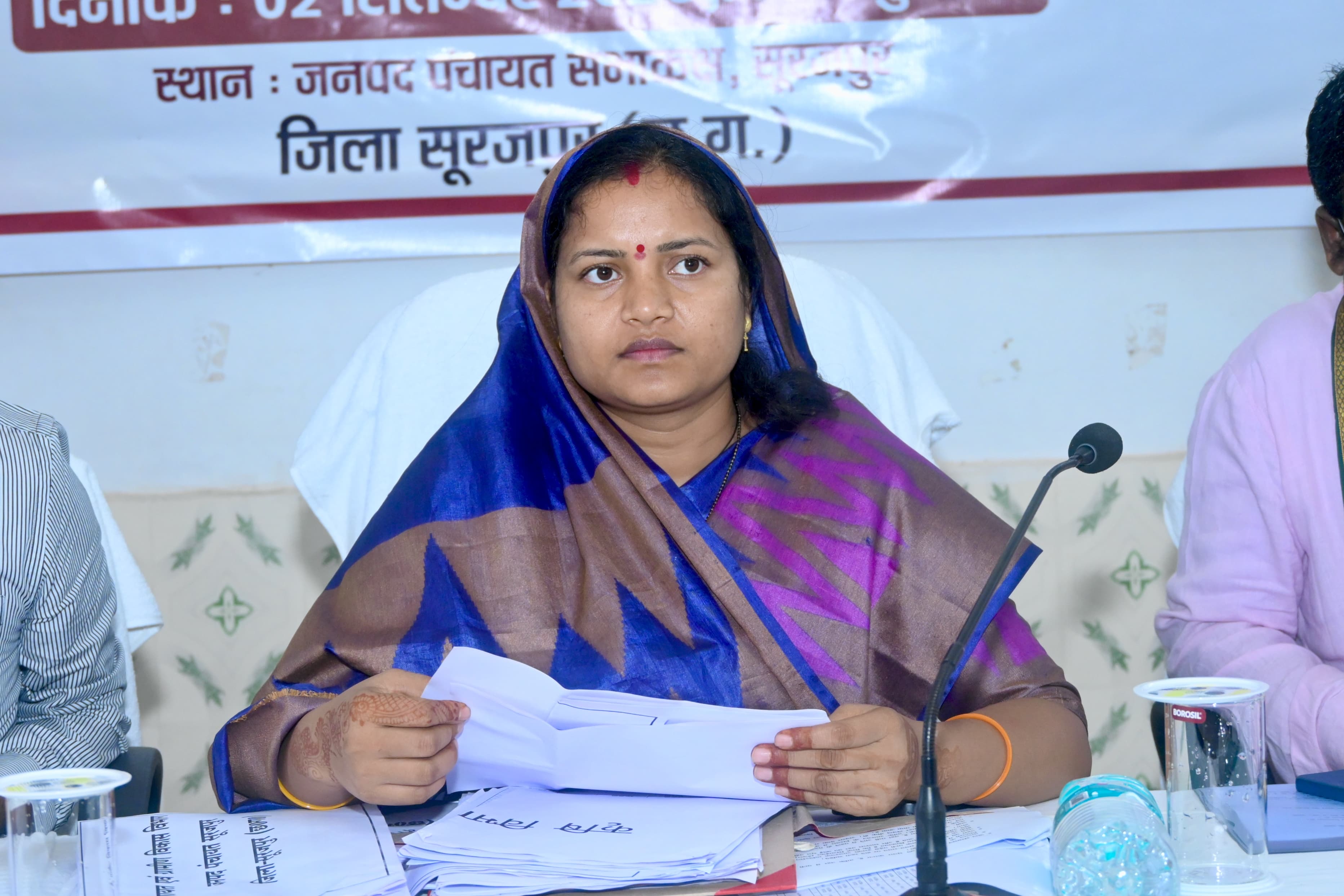 मंत्री राजवाड़े ने सूरजपुर और भैयाथान में विकासखंड स्तरीय समीक्षा बैठकों में योजनाओं की प्रगति की समीक्षा की